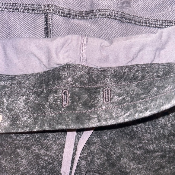 Lululemon Athletica Scuba High-Rise Jogger | Color: Purple & Black Pattern | 8 - Picture 4 of 8